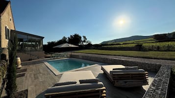 Piscine extérieure, piscine chauffée