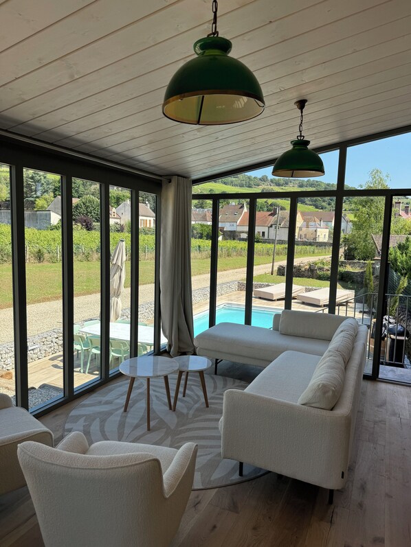 Smart TV, books - Le Clos de la Chapelle (Santenay)