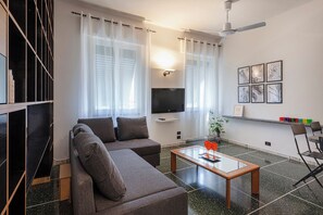 Apartment, Balcony, City View | Living area | 35-cm TV with digital channels - Santa Margherita Apartment in the city (Santa Margherita Ligure)