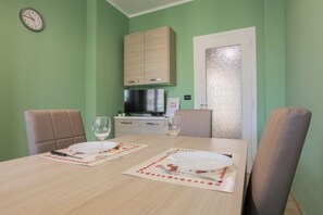 Apartment, Balcony | Dining room