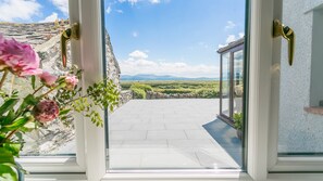 Interior - Maes y Ceirchdir - sleeps 10 guests  in 5 bedrooms (Newborough)