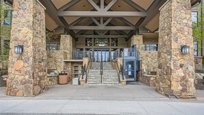 Exterior - Best Mtn View-ski In Ski Out & Gondola to Downtown (Breckenridge)