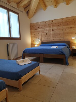 3 habitaciones, tabla de planchar con plancha, wifi y ropa de cama 