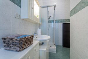 Apartment, Balcony | Bathroom | Shower, free toiletries, hair dryer, bidet - Ginkgo House by Wonderful Italy (Turin)