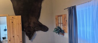 Charming 3-bedroom farmhouse in delightful Dove Creek with Swamp cooler, WiFi