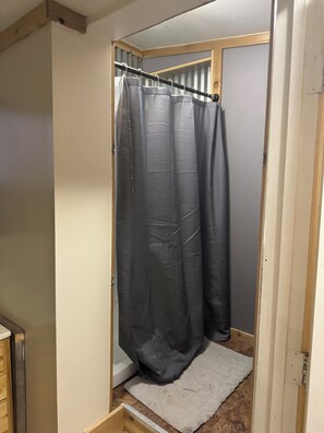 Dusche, Handtücher, Toilettenpapier