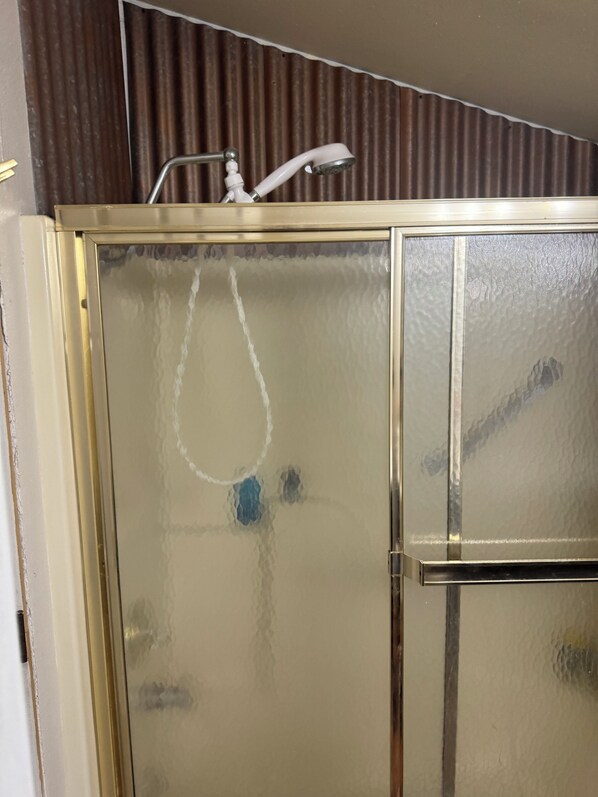 Dusche, Handtücher, Toilettenpapier