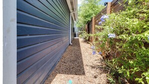 Unclassified image, 3 of 40, button - Deja Blue Garden House (Tampa)