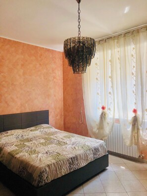 1 chambre, fer et planche à repasser, accès au Wi-Fi (inclus)