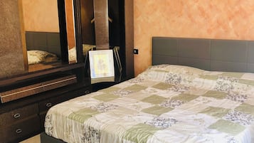 1 chambre, fer et planche à repasser, Wi-Fi gratuit, draps fournis