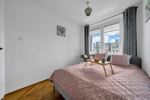 1 bedroom, iron/ironing board, free WiFi, bed sheets - Warsaw Central Apt - 9th Floor, Balcony, Tram&Bus - by Rentujemy (Warszawa)