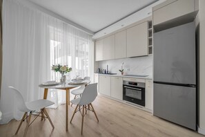 Kühlschrank, Ofen, Herdplatte, Geschirrspüler