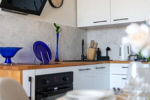 Fridge, oven, stovetop, dishwasher - Hala Mirowska Apartment - 9th Floor, City View - by Rentujemy (Warszawa)