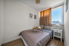 1 bedroom, iron/ironing board, free WiFi, bed sheets - Hala Mirowska Apartment - 9th Floor, City View - by Rentujemy (Warszawa)