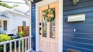 Exterior - Deja Blue Villa (Tampa)
