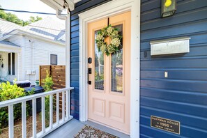 Exterior - Deja Blue Villa (Tampa)