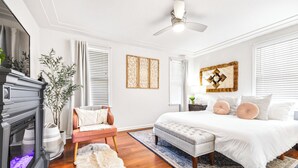 House, Multiple Beds, Patio, Garden View (Deja Blue Villa) | 3 bedrooms, individually decorated, individually furnished, bed sheets - Deja Blue Villa (Tampa)