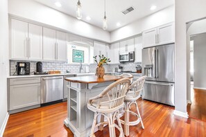 Coffee/tea maker - Deja Blue Villa (Tampa)