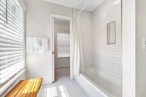 House, Multiple Beds, Patio, Garden View (Deja Blue Villa) | Bathroom | Towels, toilet paper - Deja Blue Villa (Tampa)
