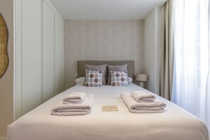 Iron/ironing board, free WiFi, bed sheets