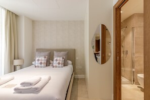 Een strijkplank/strijkijzer, gratis wifi, beddengoed
