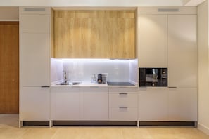 Fridge, microwave, oven, coffee/tea maker