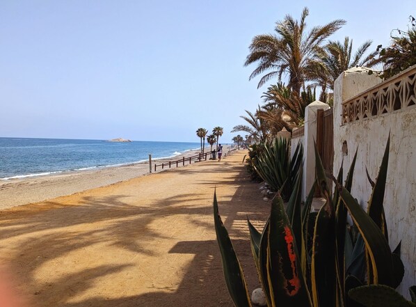 Sun-loungers - Bambúcarboneras (Carboneras)