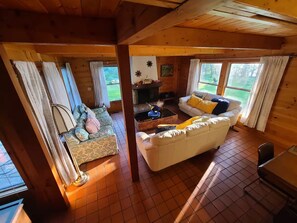 Smart TV, computer monitors - Lakefront Chalet in Montreal (Montréal)