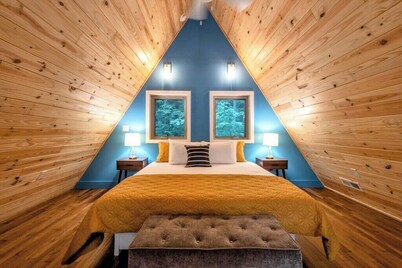 Modern A-Frame ~ Creeks & River Nearby ~ 8 Miles from Downtown Chattanooga