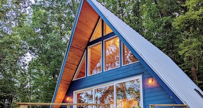 Modern A-Frame ~ Creeks & River Nearby ~ 8 Miles from Downtown Chattanooga