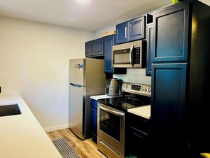 Refrigerador, microondas, horno, placa de cocina