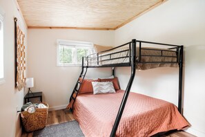 2 habitaciones, escritorio, tabla de planchar con plancha y wifi gratis