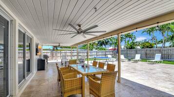 House, Berbilang Katil, Pool Access, Pool View (Dolphin Villa) | Tempat makan luar