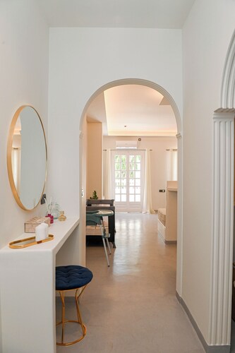 Omnia Suite located in Fira Capital of Santorini and very close to the caldera.