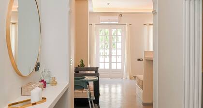 Omnia Suite located in Fira Capital of Santorini and very close to the caldera.