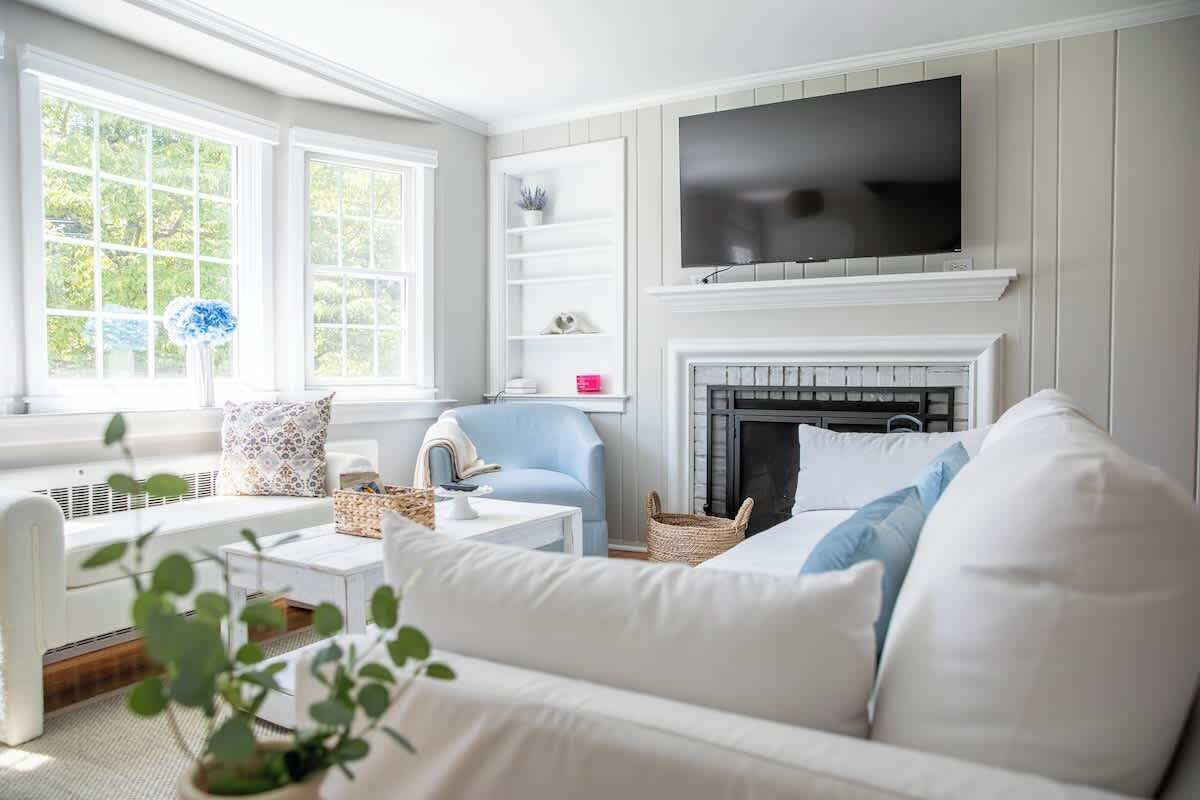 TV, fireplace, offices