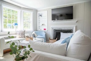 TV, peis og kontorer