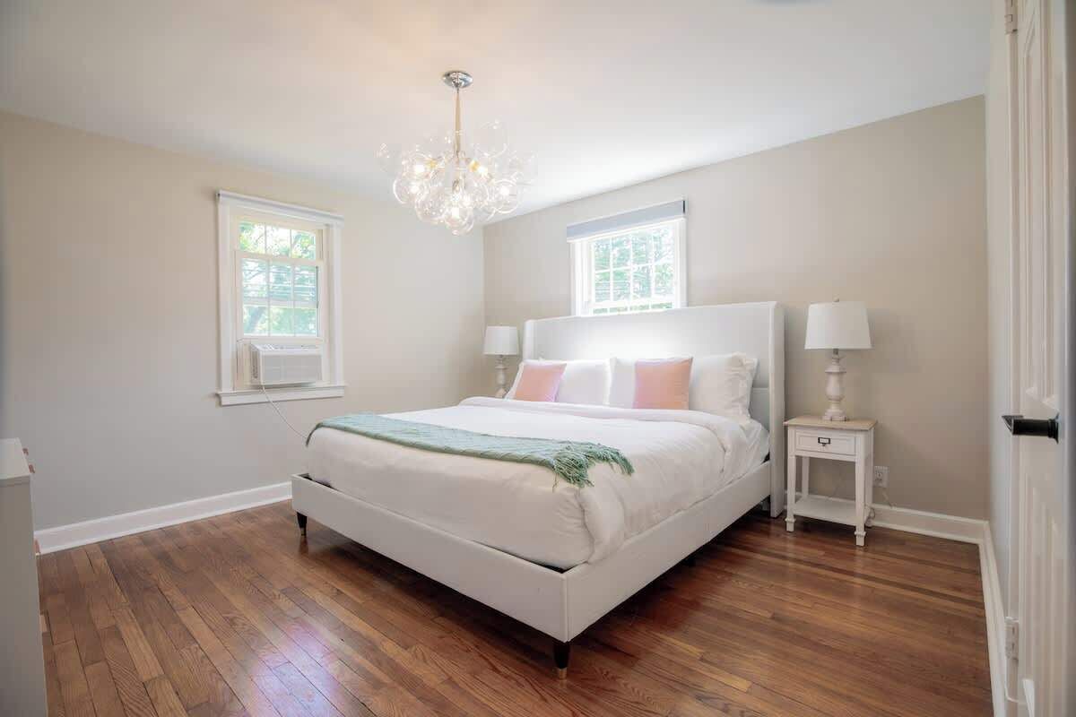 4 bedrooms, iron/ironing board, travel crib, free WiFi