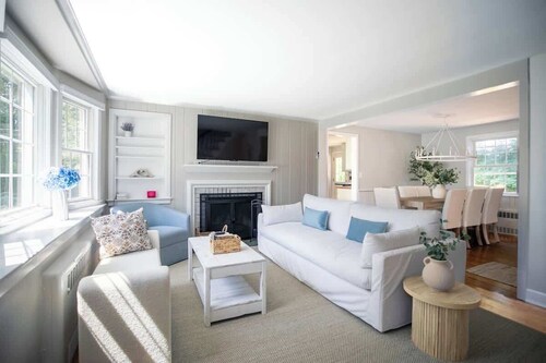 Family Cottage with 4 King Beds and Fire Pit