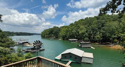 LAKE HOUSE ON LANIER WITH BREATHTAKING VIEWS