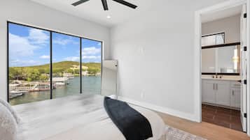 5 bedrooms, bed sheets