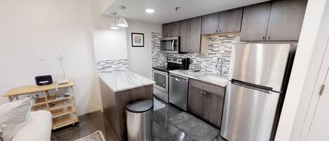 Refrigerador, microondas, horno y lavavajillas