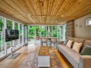 Smart TV - Garden Lodge in Hidden City Oasis | Pass the Keys (Manchester)