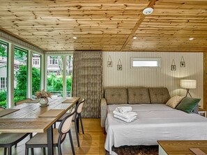 1 bedroom, iron/ironing board, free WiFi, bed sheets - Garden Lodge in Hidden City Oasis | Pass the Keys (Manchester)