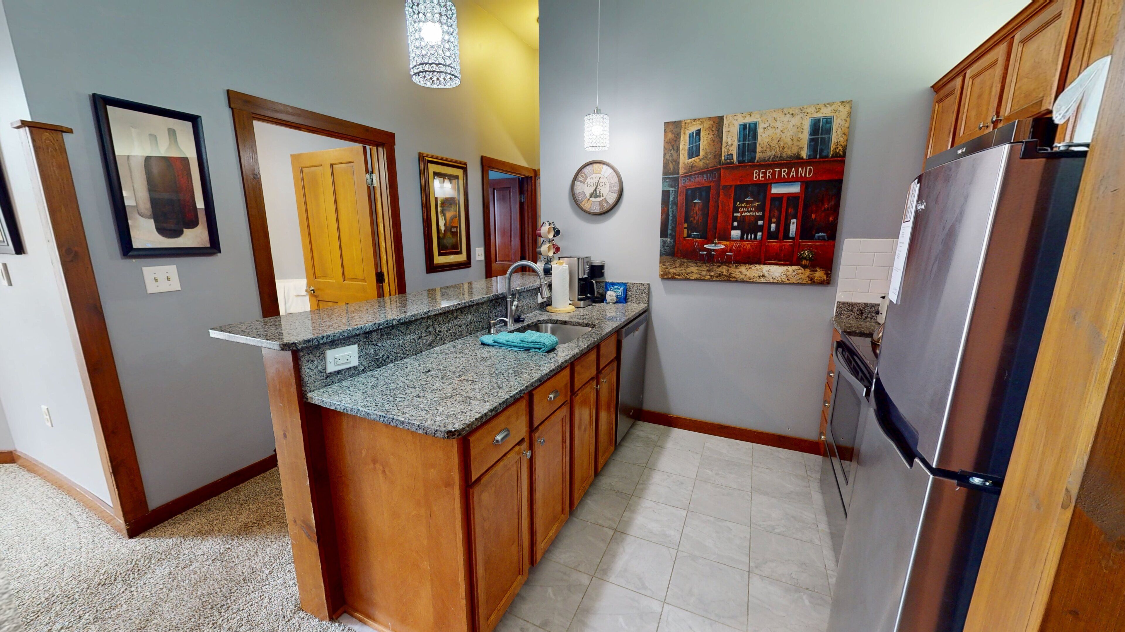 Kühlschrank, Mikrowelle, Ofen, Geschirrspüler