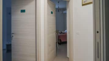 1 室のベッドルーム、デスク、WiFi、ベッドシーツ