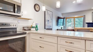 Fridge, microwave, oven, dishwasher - Lakeview Villas #24 (3-Bedroom Condo) with Pool by RedAwning (Mammoth Lakes)