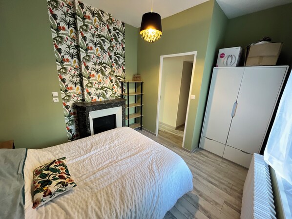 2 habitaciones, tabla de planchar con plancha, wifi y ropa de cama 