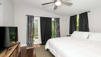 Nhà, nhiều giường, sân hiên, quang cảnh vườn (Hunley Haven Retreat) | 4 phòng ngủ, trang trí khác biệt