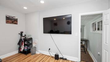 House, Multiple Beds, Patio, Garden View (Hunley Haven Retreat) | Interior